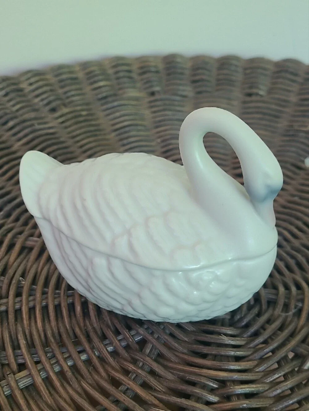Vintage Crowning Touch White Ceramic Swan Decorative Trinket Box